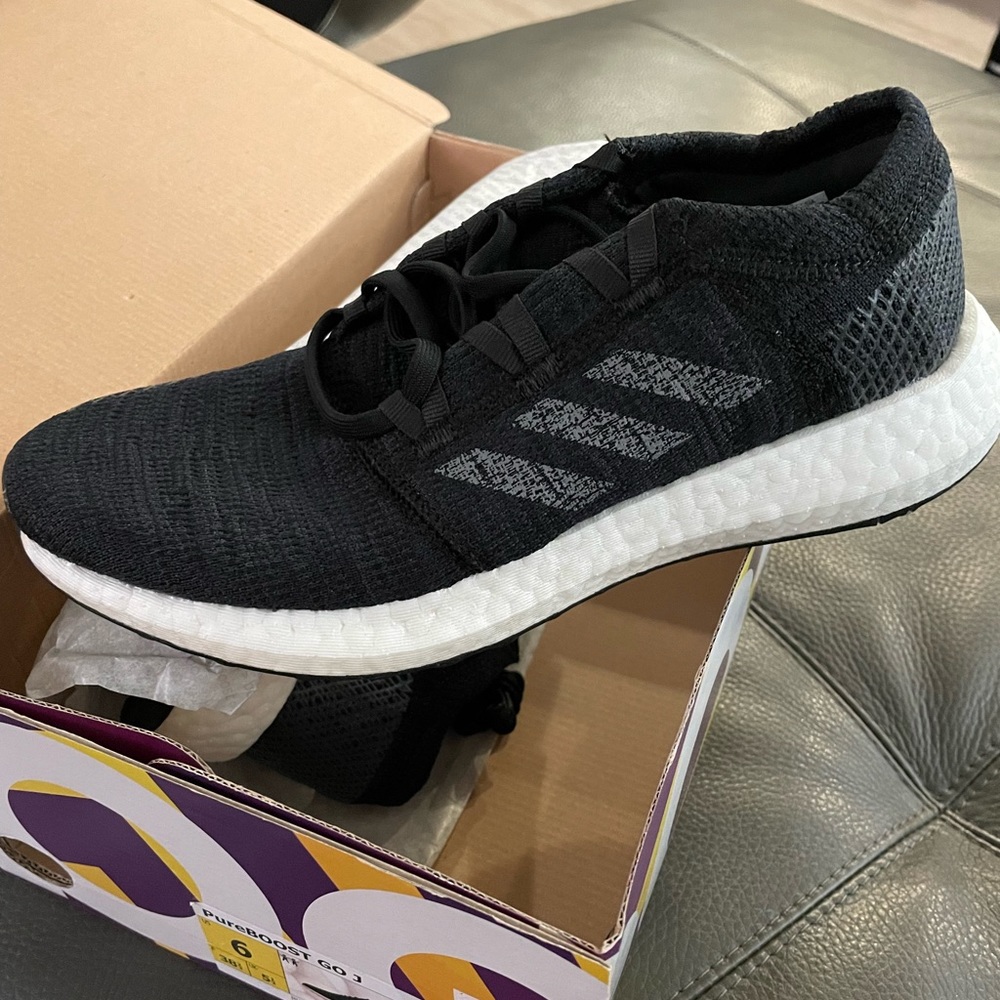Adidas Pure Boost 7.5  black new size 6 (38 2/3) Womens 7.5